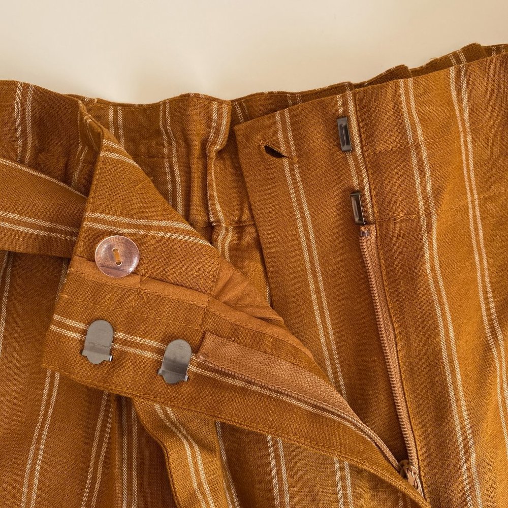 BCBG Linen High-Waisted Shorts - Picture 8 of 15